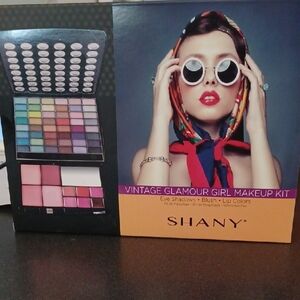 SHAN Vintage Glamour Girl Makeup Kit - Multicolor